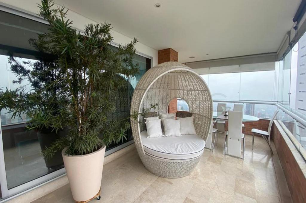 Apartamento en venta en El Poblado, Medellín · foto 2 de 16