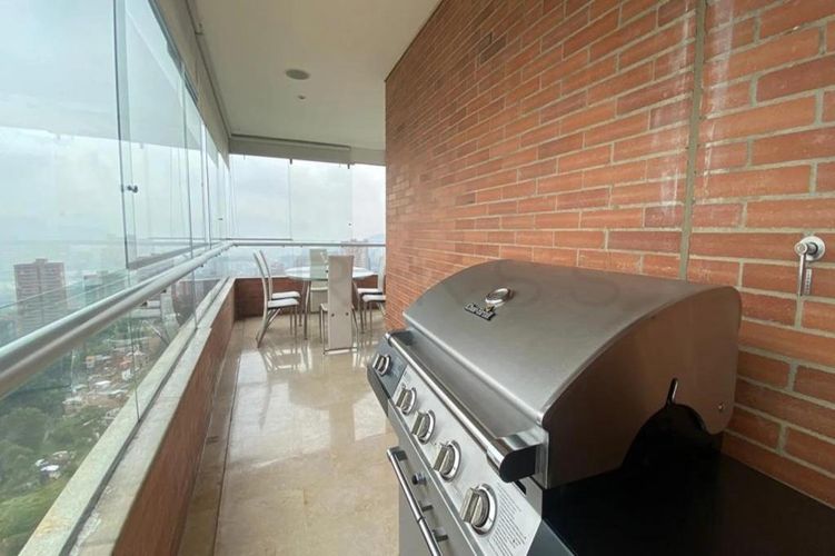 Apartamento en venta en El Poblado, Medellín · foto 3 de 16
