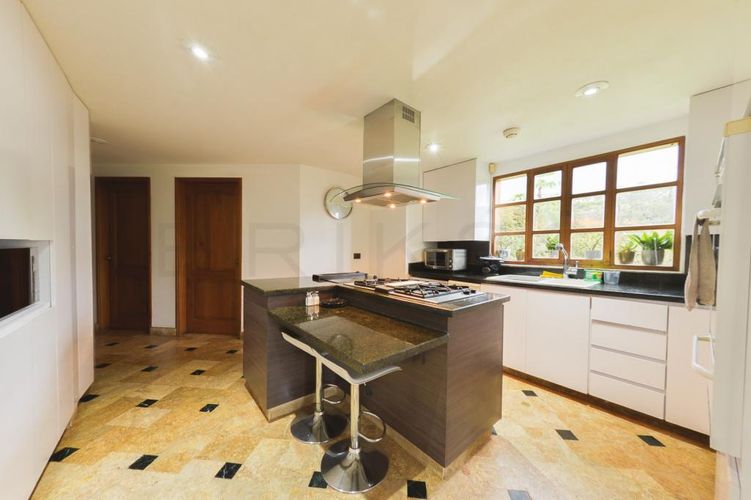 Casa de 4 alcobas en venta en La Inmaculada, Envigado, 370 m² · foto 6 de 24