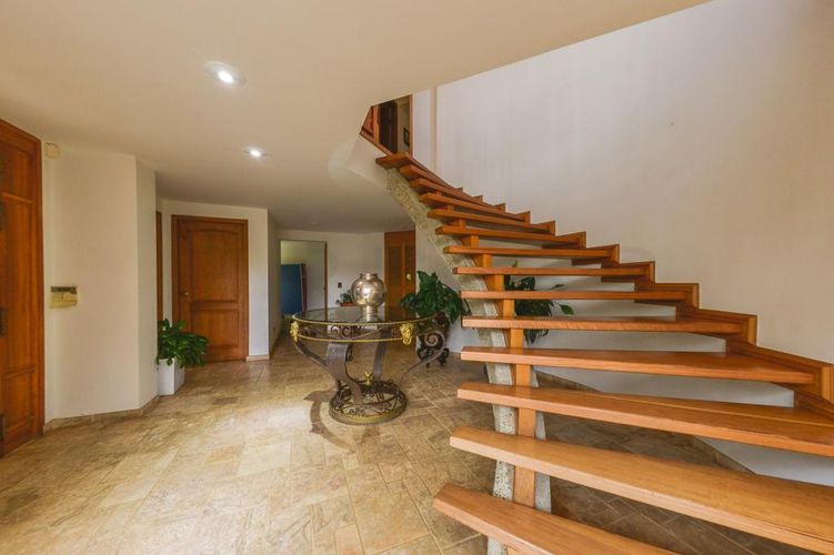 Casa de 4 alcobas en venta en La Inmaculada, Envigado, 370 m² · foto 8 de 24