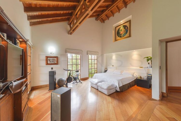 Casa de 4 alcobas en venta en La Inmaculada, Envigado, 370 m² · foto 9 de 24