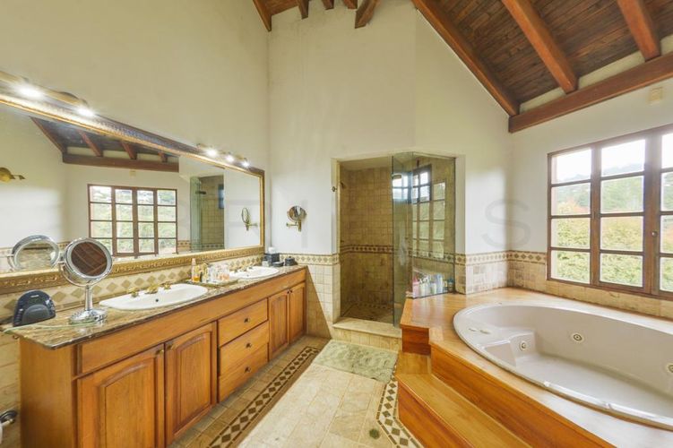 Casa de 4 alcobas en venta en La Inmaculada, Envigado, 370 m² · foto 11 de 24