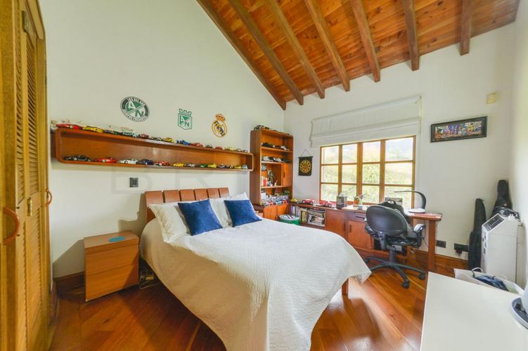Casa de 4 alcobas en venta en La Inmaculada, Envigado, 370 m² · foto 13 de 24