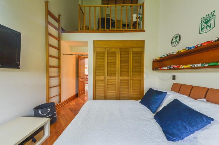 Casa de 4 alcobas en venta en La Inmaculada, Envigado, 370 m² · foto 14 de 24
