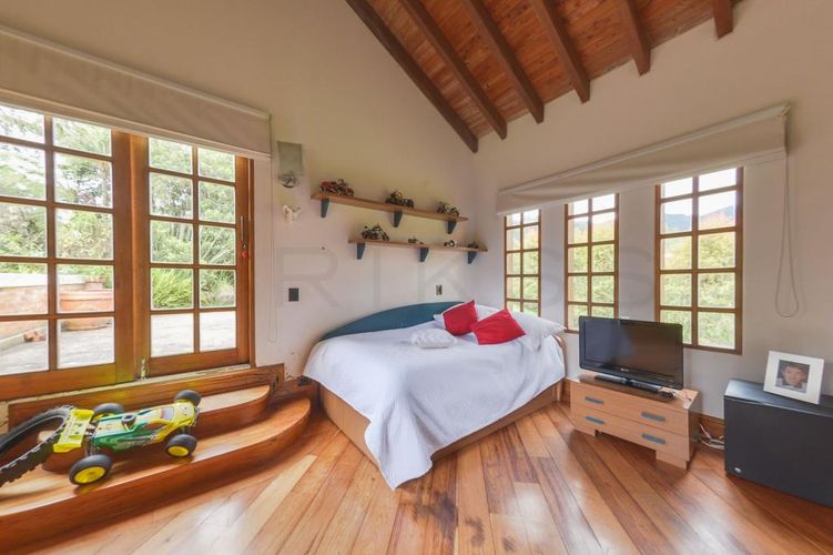 Casa de 4 alcobas en venta en La Inmaculada, Envigado, 370 m² · foto 16 de 24