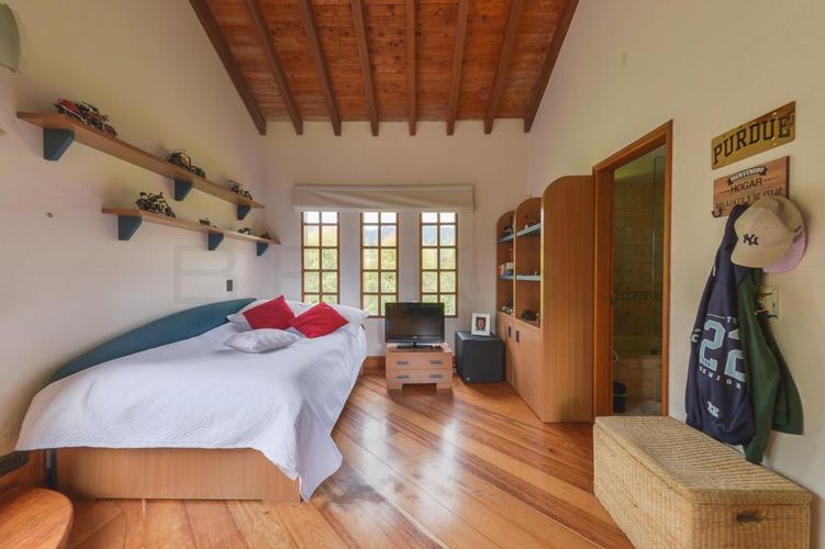 Casa de 4 alcobas en venta en La Inmaculada, Envigado, 370 m² · foto 17 de 24