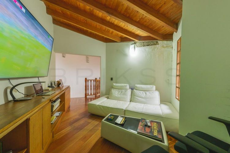 Casa de 4 alcobas en venta en La Inmaculada, Envigado, 370 m² · foto 21 de 24