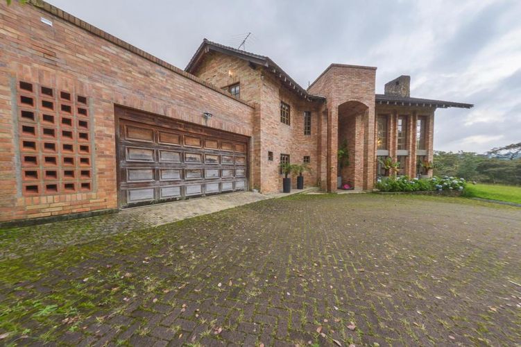 Casa de 4 alcobas en venta en La Inmaculada, Envigado, 370 m² · foto 23 de 24