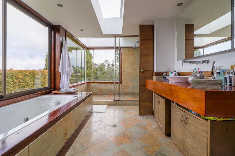Casa de 3 alcobas en venta en Loma Del Chocho, Envigado, 450 m² · foto 12 de 24