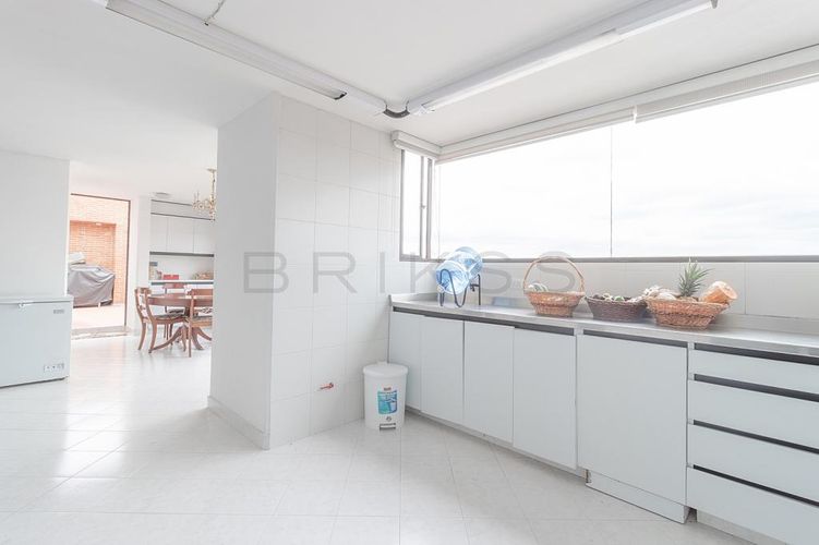 Apartamento de 4 alcobas en venta en Santa Barbara Central, Bogotá, 330 m² · foto 5 de 24
