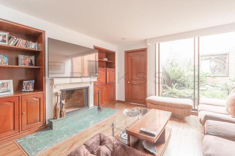 Apartamento de 4 alcobas en venta en Santa Barbara Central, Bogotá, 330 m² · foto 9 de 24