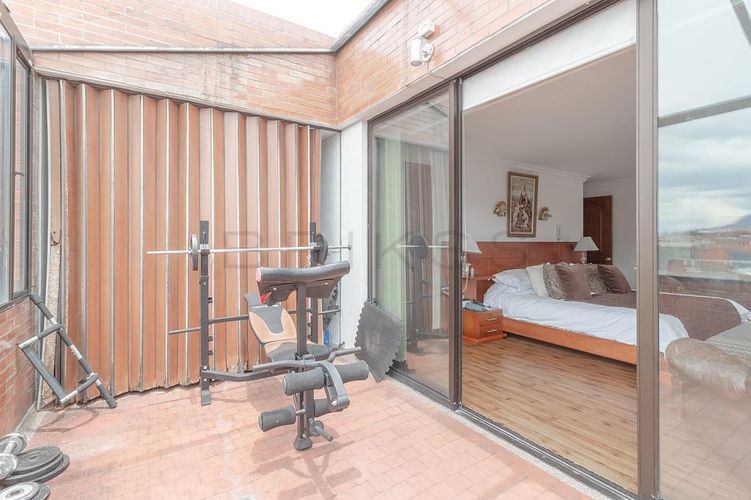 Apartamento de 4 alcobas en venta en Santa Barbara Central, Bogotá, 330 m² · foto 12 de 24