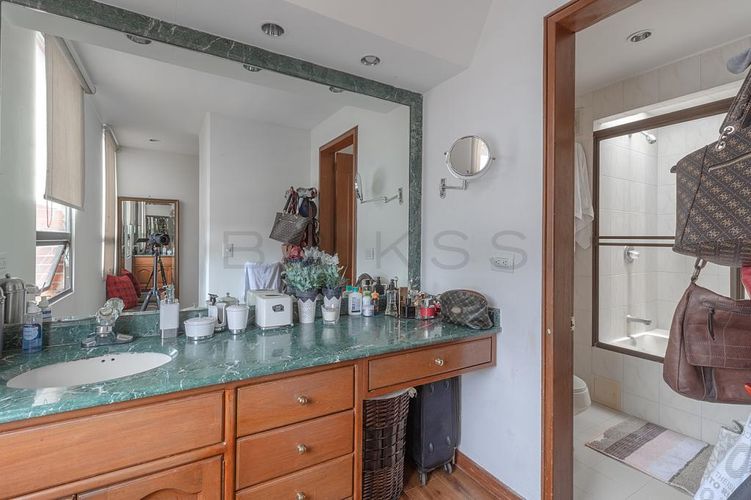 Apartamento de 4 alcobas en venta en Santa Barbara Central, Bogotá, 330 m² · foto 13 de 24