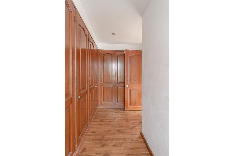 Apartamento de 4 alcobas en venta en Santa Barbara Central, Bogotá, 330 m² · foto 15 de 24