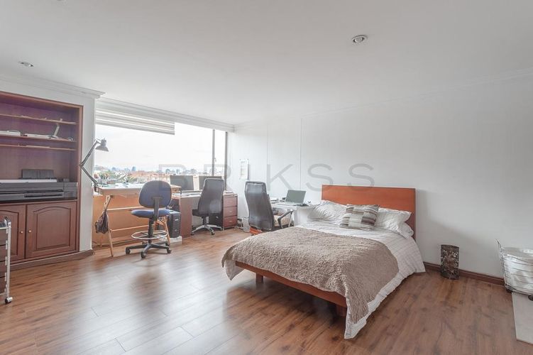 Apartamento de 4 alcobas en venta en Santa Barbara Central, Bogotá, 330 m² · foto 16 de 24