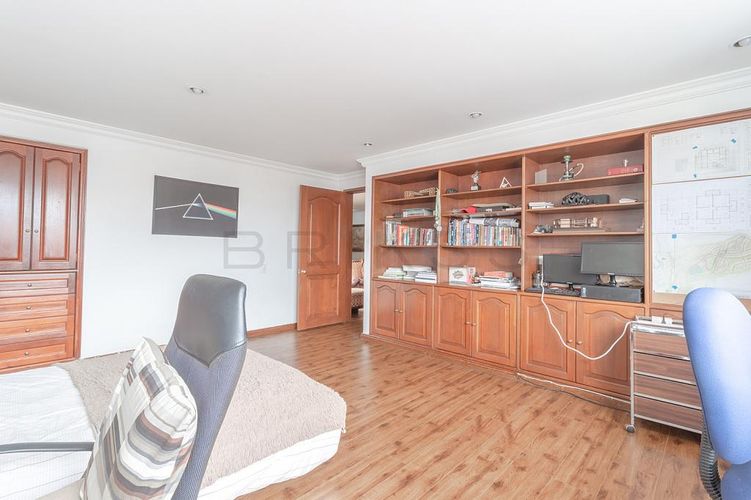 Apartamento de 4 alcobas en venta en Santa Barbara Central, Bogotá, 330 m² · foto 17 de 24