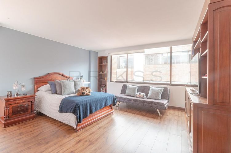 Apartamento de 4 alcobas en venta en Santa Barbara Central, Bogotá, 330 m² · foto 18 de 24
