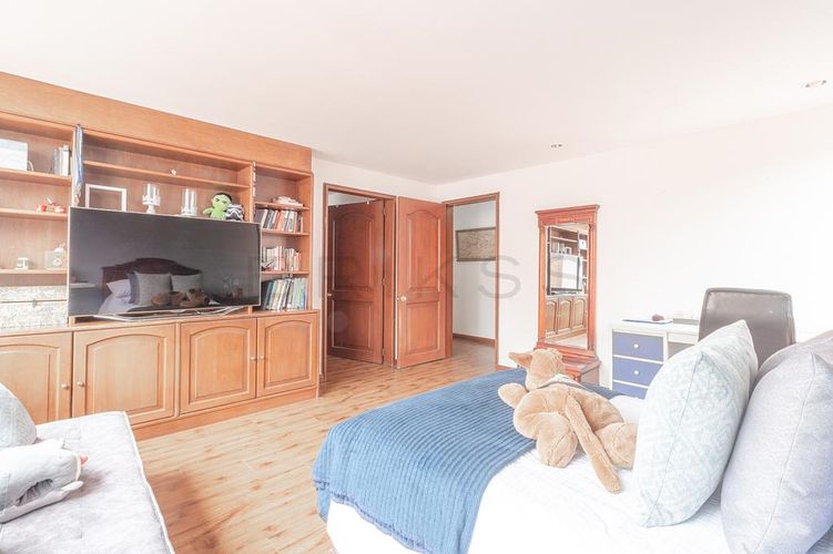 Apartamento de 4 alcobas en venta en Santa Barbara Central, Bogotá, 330 m² · foto 19 de 24