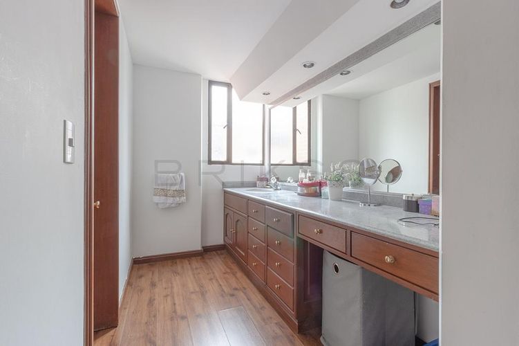 Apartamento de 4 alcobas en venta en Santa Barbara Central, Bogotá, 330 m² · foto 20 de 24