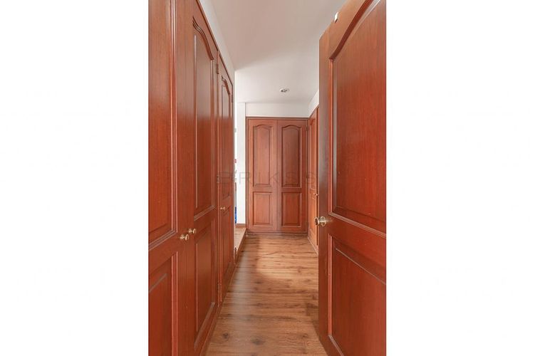Apartamento de 4 alcobas en venta en Santa Barbara Central, Bogotá, 330 m² · foto 22 de 24
