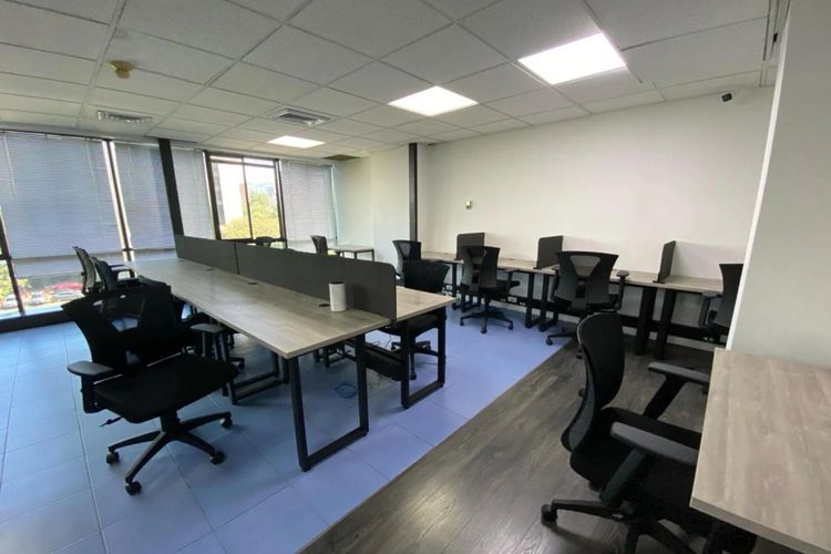 Oficina en venta en La Aguacatala, Medellín, 285 m² · foto 2 de 20