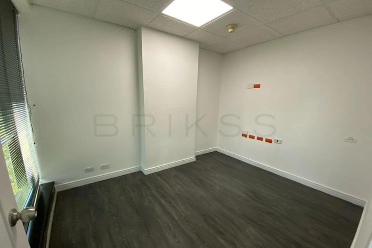 Oficina en venta en La Aguacatala, Medellín, 285 m² · foto 11 de 20