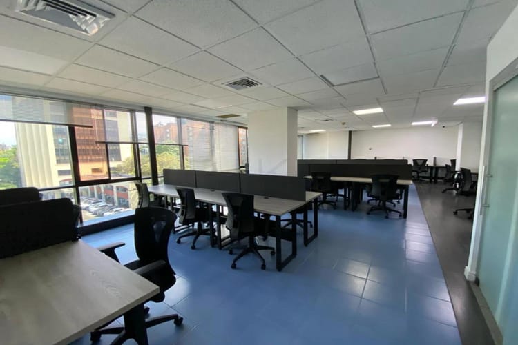 Oficina en venta en La Aguacatala, Medellín, 285 m² · foto 16 de 20