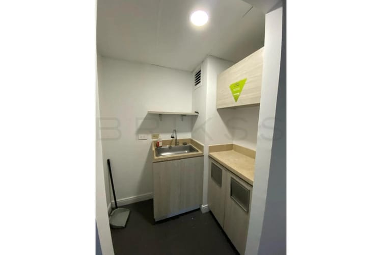 Oficina en venta en La Aguacatala, Medellín, 285 m² · foto 18 de 20