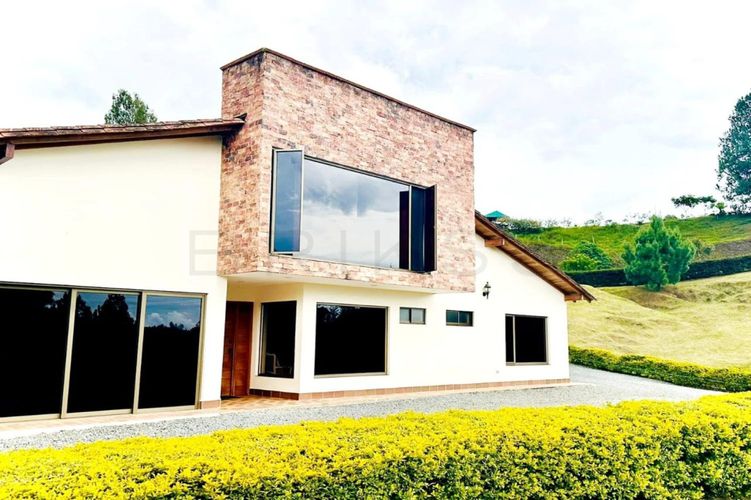 Finca en venta en El Retiro, 325 m² · foto 2 de 16