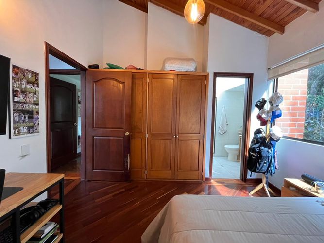 Casa de 3 alcobas en venta en El Poblado, Medellín, 310 m² · foto 16 de 19
