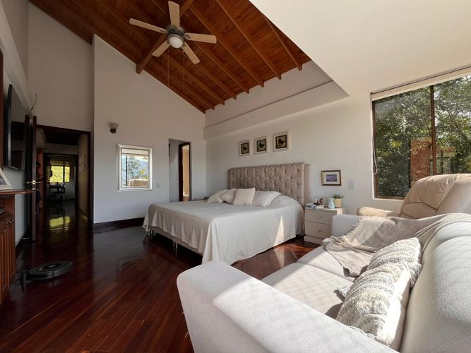Casa de 3 alcobas en venta en El Poblado, Medellín, 310 m² · foto 6 de 19