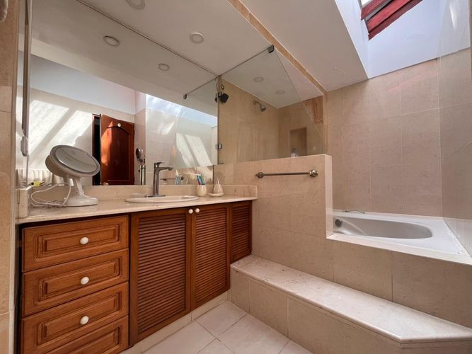 Casa de 3 alcobas en venta en El Poblado, Medellín, 310 m² · foto 7 de 19