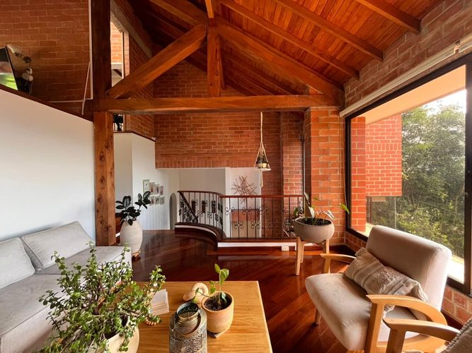 Casa de 3 alcobas en venta en El Poblado, Medellín, 310 m² · foto 1 de 19