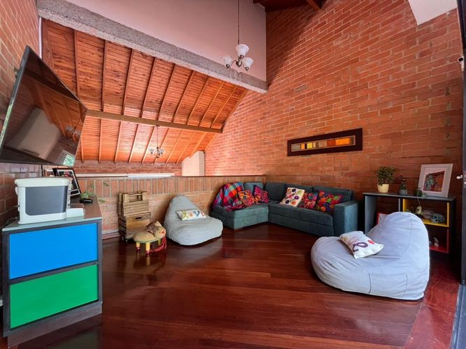 Casa de 3 alcobas en venta en El Poblado, Medellín, 310 m² · foto 13 de 19