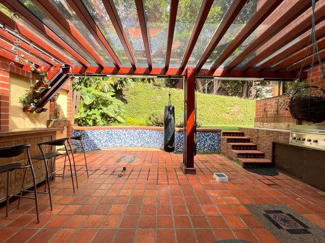 Casa de 3 alcobas en venta en El Poblado, Medellín, 310 m² · foto 8 de 19