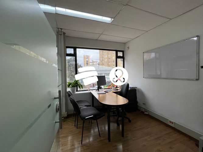 Casa de 25 alcobas en venta en Chapinero, Bogotá, 1175 m² · foto 2 de 7