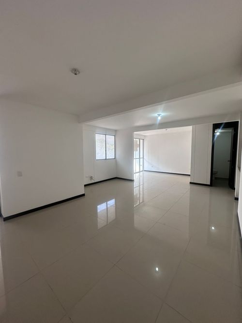 Apartamento de 3 alcobas en venta en Senderos Del Lili, Cali, 99 m² · foto 2 de 20