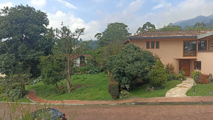 Casa de 4 alcobas en venta en La Aldea, La Estrella, 355 m² · foto 2 de 24