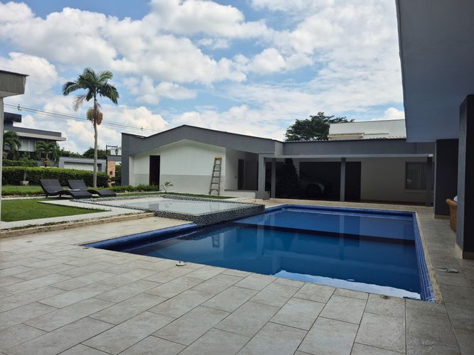 Casa de 5 alcobas en arriendo en Las Mercedes, Jamundí, 1680 m² · foto 2 de 24