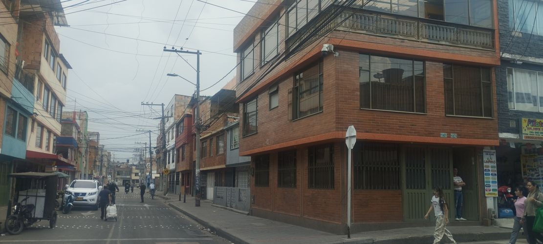 Casa de 4 alcobas en venta en Centro Engativa, Bogotá, 135 m² · foto 3 de 24