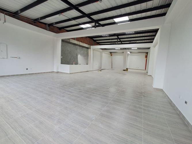 Bodega en arriendo en Los Rosales, Pereira, 340 m² · foto 3 de 9