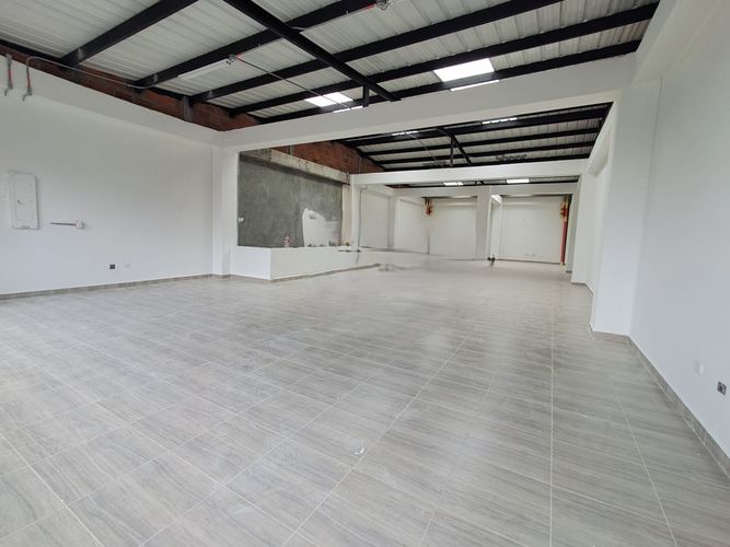 Bodega en arriendo en Los Rosales, Pereira, 340 m² · foto 6 de 9