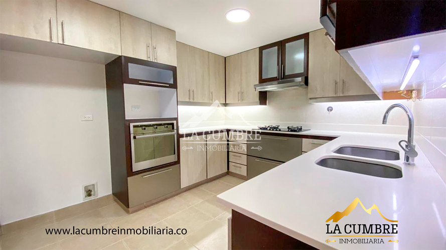 Apartamento de 3 alcobas en arriendo en La Calera, Medellín, 210 m² · foto 9 de 19