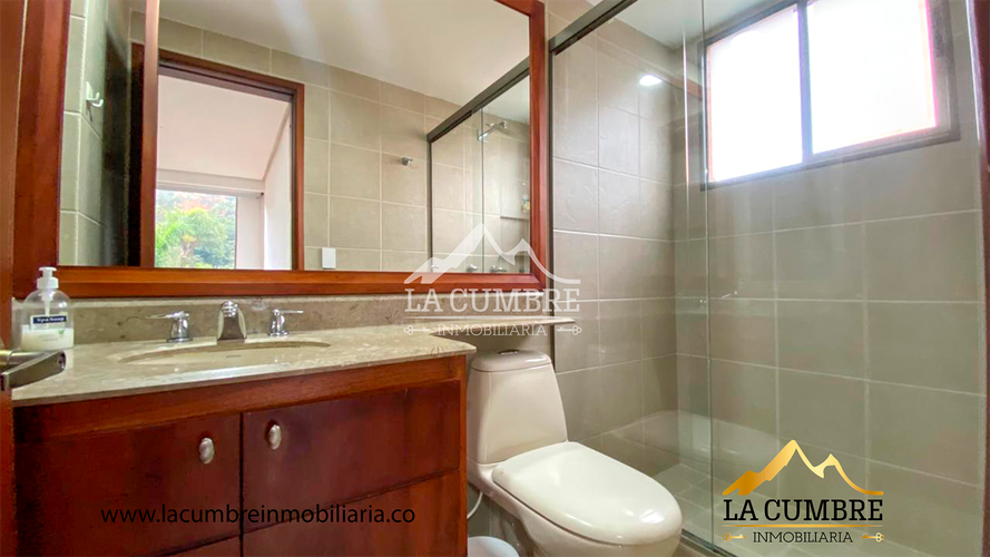 Apartamento de 3 alcobas en arriendo en La Calera, Medellín, 210 m² · foto 11 de 19