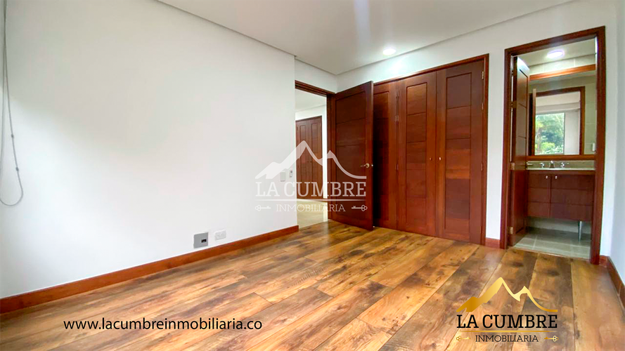 Apartamento de 3 alcobas en arriendo en La Calera, Medellín, 210 m² · foto 13 de 19