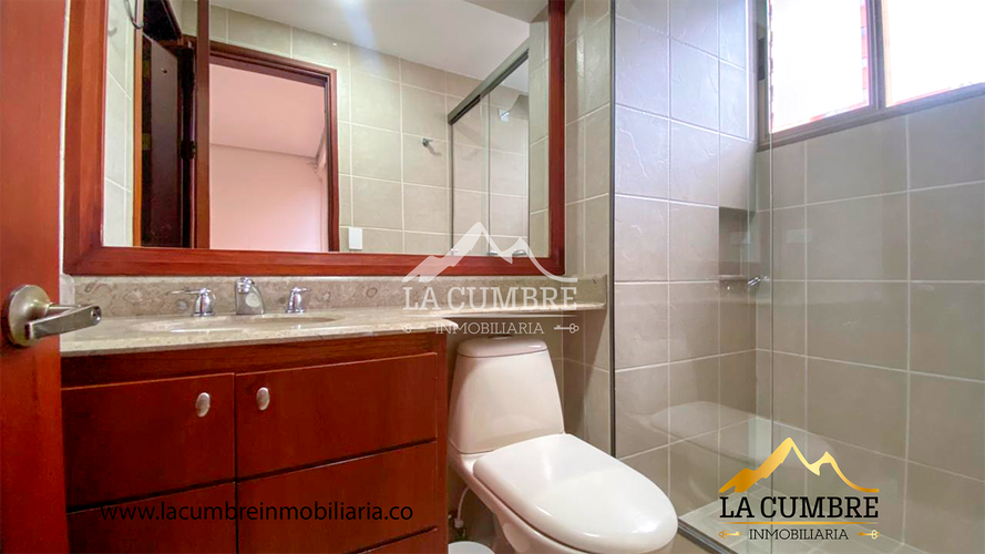 Apartamento de 3 alcobas en arriendo en La Calera, Medellín, 210 m² · foto 15 de 19