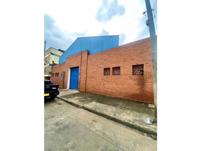 Bodega en venta en San Nicolas, Cali, 1100 m² · foto 2 de 19