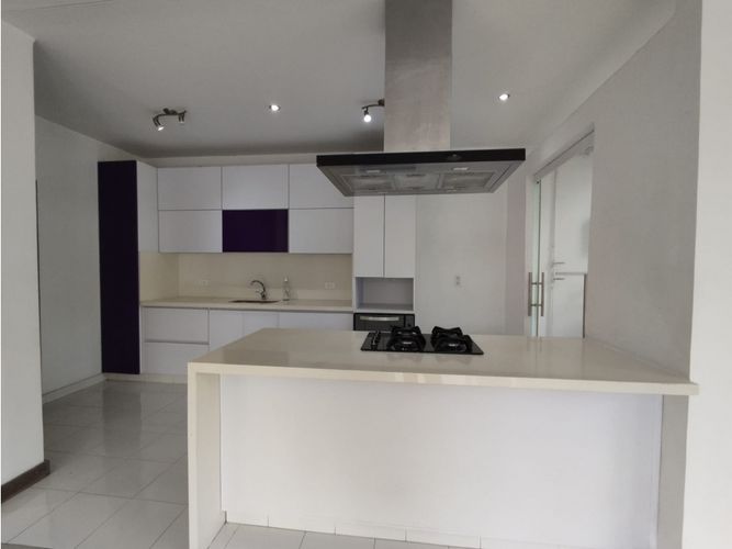Apartamento de 3 alcobas en venta en Lalinde, Medellín, 137 m² · foto 6 de 17