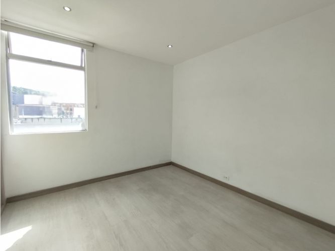 Apartamento de 3 alcobas en venta en Lalinde, Medellín, 137 m² · foto 9 de 17