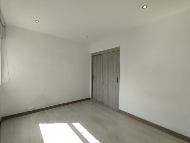 Apartamento de 3 alcobas en venta en Lalinde, Medellín, 137 m² · foto 11 de 17
